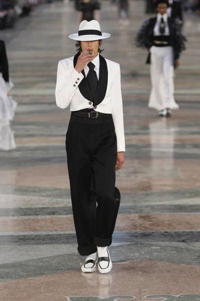 Look 5
